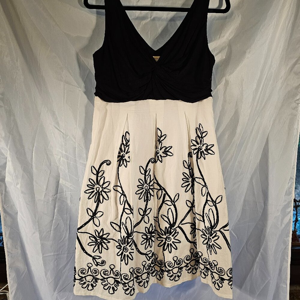Absolutely gorgeous Dress Barn dress. Size 10